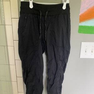 🌼The North Face Black Ruched Joggers